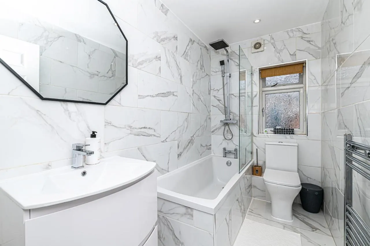 The Popular Chester Racecourse Apartments, Sleeps 4, Free Parking 0*,