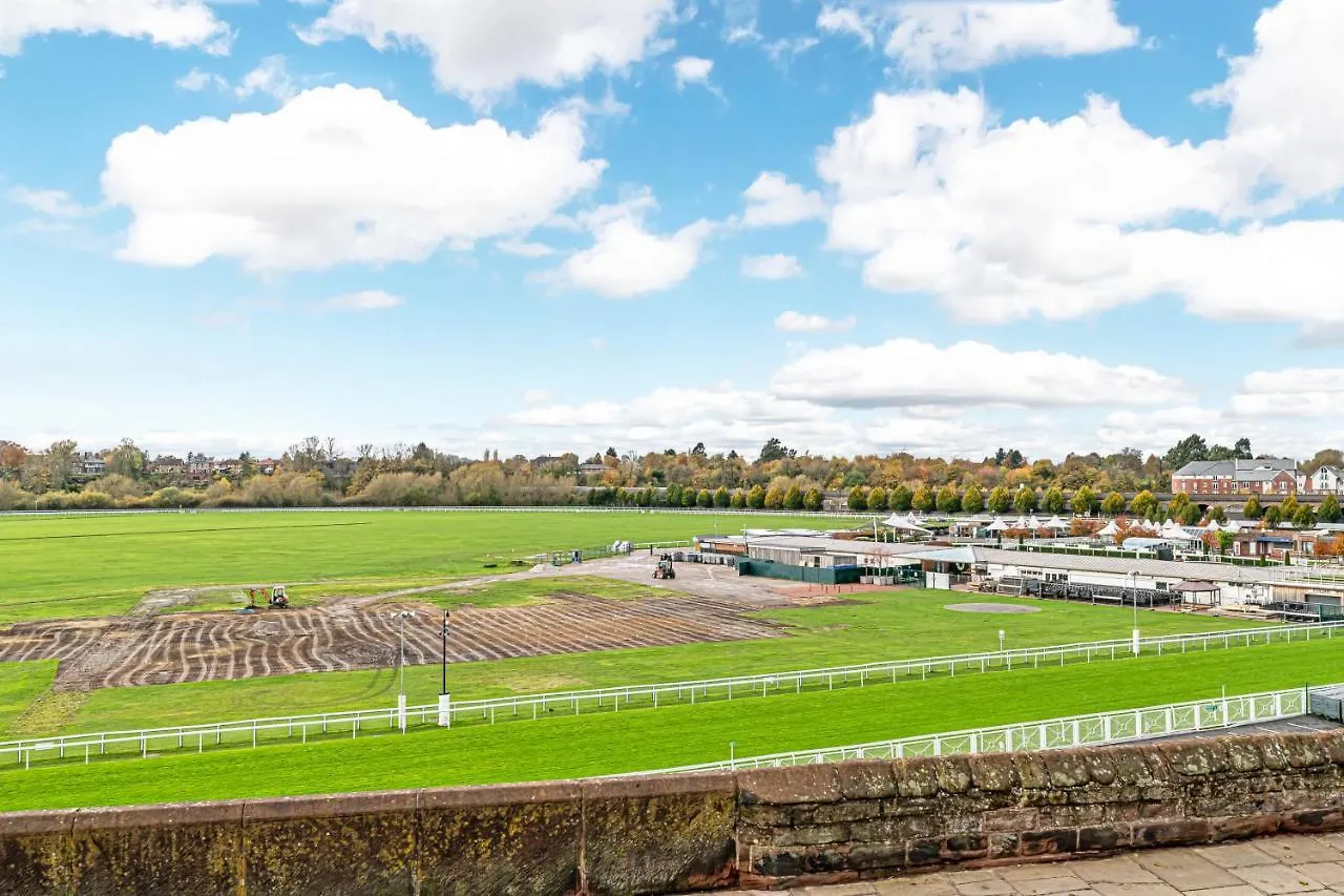 Apartment The Popular Chester Racecourse Apartments, Sleeps 4, Free Parking United Kingdom