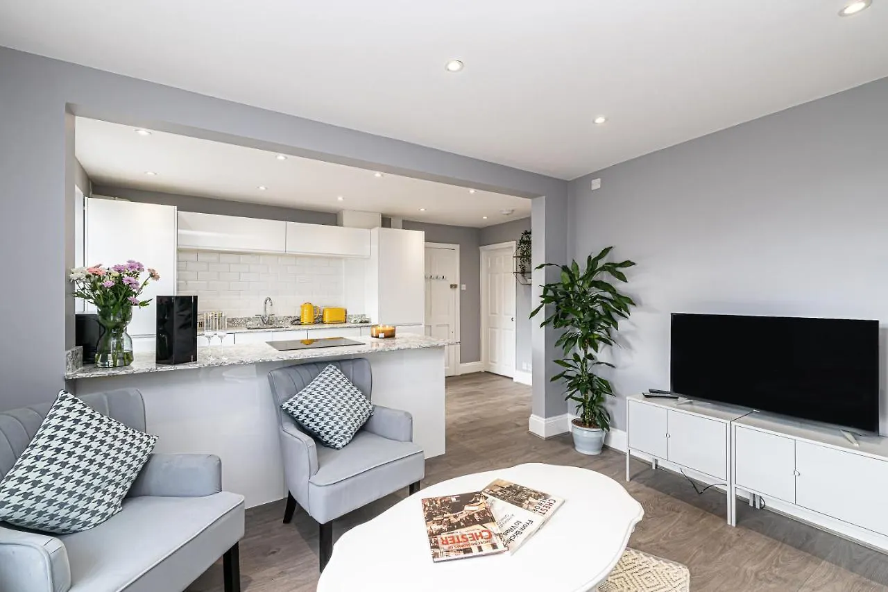 The Popular Chester Racecourse Apartments, Sleeps 4, Free Parking