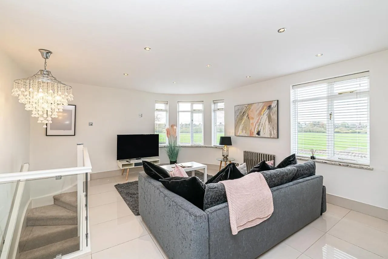 The Popular Chester Racecourse Apartments, Sleeps 4, Free Parking United Kingdom