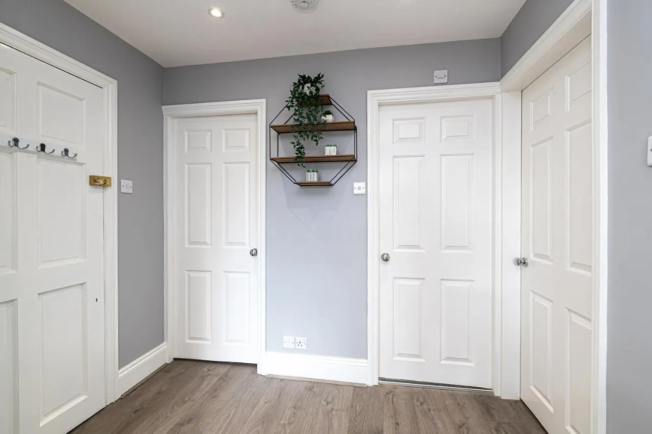 The Popular Chester Racecourse Apartments, Sleeps 4, Free Parking Apartment