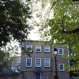 Domus House In Centre With Free Parking By Rework Chester
